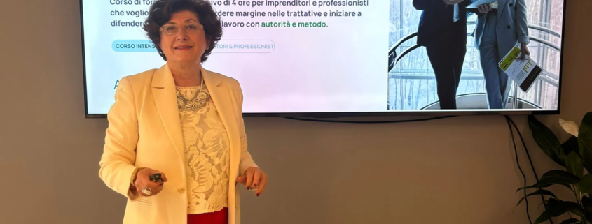 Laura Marinelli durante una formazione professionale sul metodo per difendere i margini e non svalutare il proprio lavoro